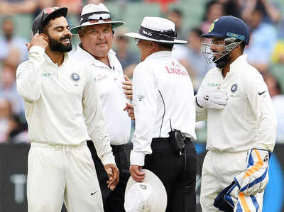 AUS vs IND: ऋषभ पंत ने स्पेशल गेस्ट टिम पेन का इस अंदाज में किया वेलकम, अंपायर्स खफा