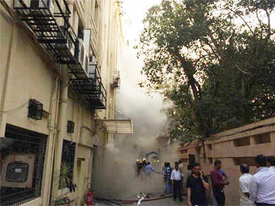 Mumbai Fire : मुंबईत आणखी एका इमारतीला आग