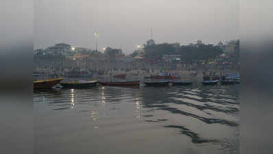 काशी: नाविकों का प्रदर्शन, गंगा में रोका क्रूज का संचालन