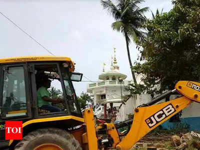 धार्मिक स्थल गिराने गया दस्ता खाली हाथ लौटा