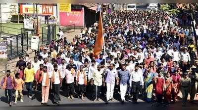 ಶಬರಿಮಲೆಗೆ ಮಹಿಳೆಯರ ಪ್ರವೇಶ: ಕಾಸರಗೋಡು ಜಿಲ್ಲೆಯಲ್ಲಿ ಹರತಾಳ ಪೂರ್ಣ, ಪ್ರತಿಭಟನೆ, ಇರಿತ, ಅಶ್ರುವಾಯು ಪ್ರಯೋಗ