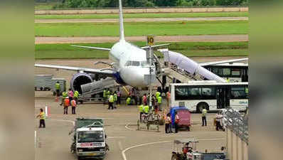 कोहरे की मार से दिल्ली एयरपोर्ट पर 200 फ्लाइट्स के टेकऑफ में देरी