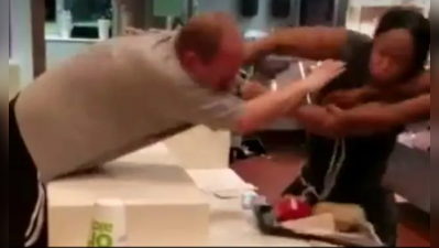 McDonalds Employee Attack Video: அமெரிக்காவில் கூல்டிரிங்ஸிற்கு ஸ்ட்ரா கொடுக்காத ஊழியருக்கு அடி உதை