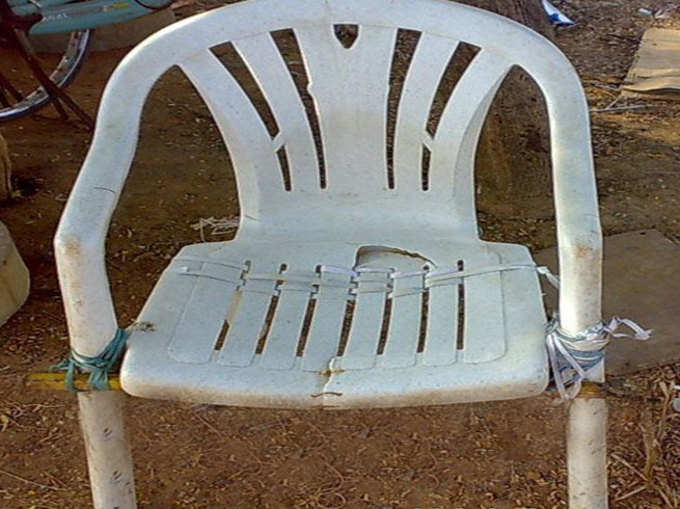 कुर्सी टूट गई हो तो