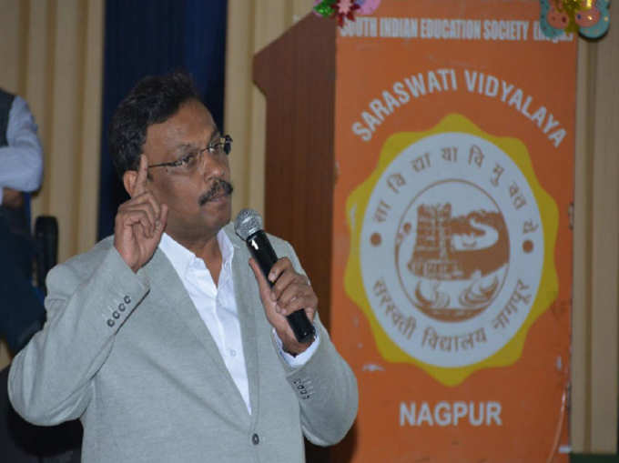 महाराष्ट्र सरकार में शिक्षा मंत्री हैं विनोद तावड़े