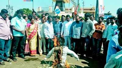 ಪೆಟ್ರೋಲ್‌ ದರ ಏರಿಕೆ ವಿರುದ್ಧ ಪ್ರತಿಭಟನೆ