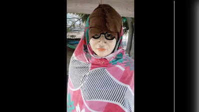 मुजफ्फरनगरः मानसिक विक्षिप्त ने आंबेडकर की प्रतिमा को ठंड से बचाने के लिए उढ़ाया कंबल, जलाया अलाव