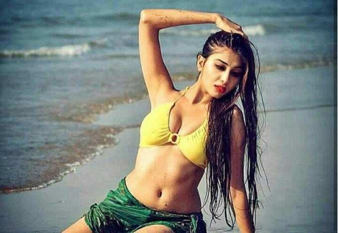 HOT:টিভির এই মেয়ে এত খোলামেলা, জ্বলছে নেটদুনিয়া!