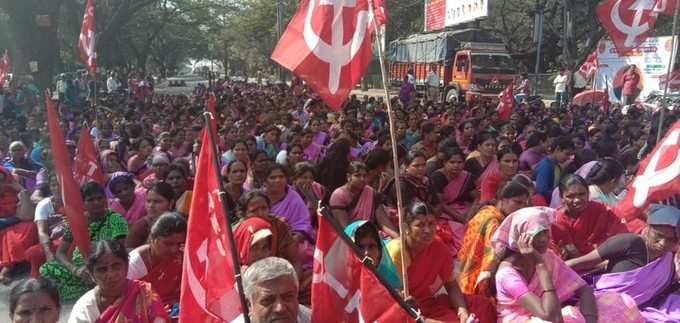 ಮಂಡ್ಯದಲ್ಲಿ ಸಿಐಟಿ ಕಾರ್ಯಕರ್ತರ ಧರಣಿ