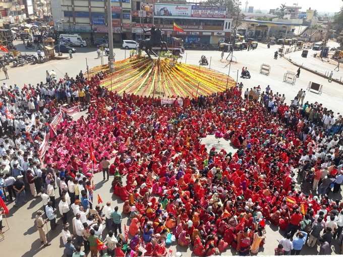 ರಾಣಿ ಚೆನ್ನಮ್ಮ ವೃತ್ತದಲ್ಲಿ ಭಾರಿ ಪ್ರತಿಭಟನೆ