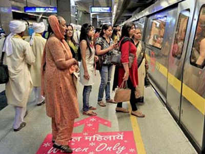 Delhi Metro: दिल्ली मेट्रोत महिला पाकिटमारांचा सुळसुळाट