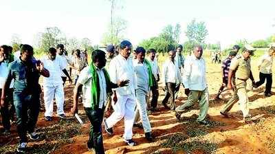 ಮುಕ್ಕಾಲು ಗಂಟೆಯಲ್ಲಿ ಮೂರು ಊರುಗಳ ಬರ ಅಧ್ಯಯನ