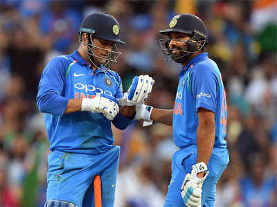 India vs Australia: रोहित बोले, नंबर चार के लिए धोनी उपयुक्त