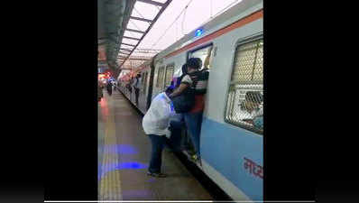 मुंबईः ट्रेनों के गेट पर नीले रंग की बत्ती बताएगी ट्रेन हो गई है स्टार्ट