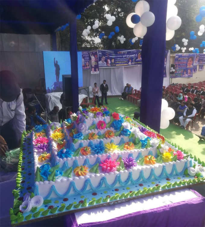 मायावती के जन्मदिन पर 63 किलो का केक