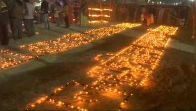 प्रयागराजः राम मंदिर निर्माण के लिए कुंभ मेले के पहले दिन जलाए गए 33 हजार दीप