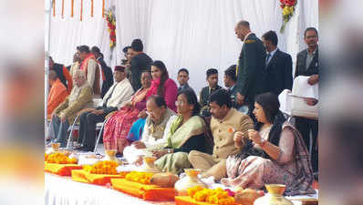 प्रयागराज कुंभ पहुंचे राष्ट्रपति रामनाथ कोविंद, पत्नी के साथ किया गंगा पूजन