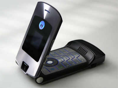 Motorola Razr : मोटोरोलाचा जुना फोन परत येतोय; किंमत १ लाख ₹