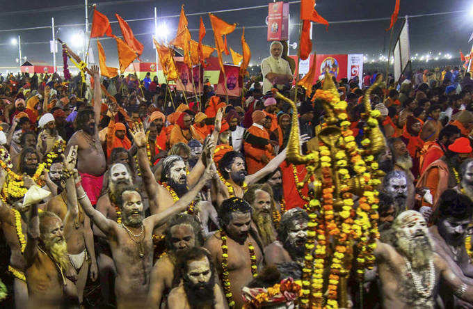 కుంభమేళాలో నాగ సాధువుల సందడి