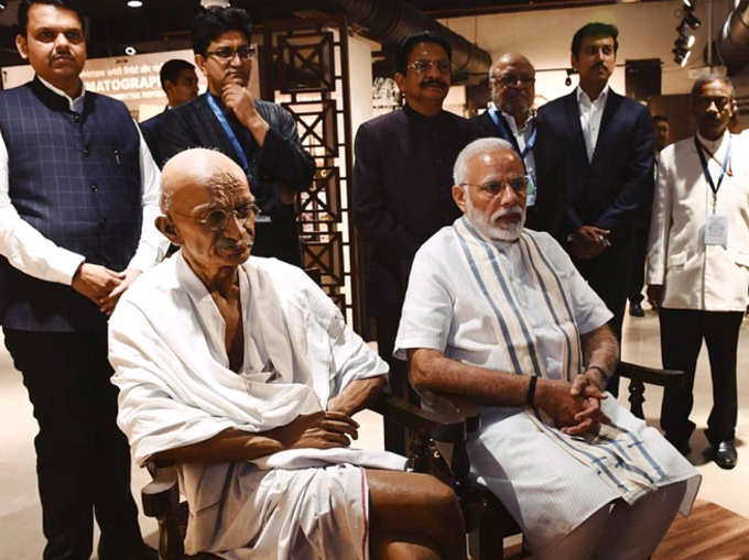 ​महात्‍मा गांधी का स्‍टैच्‍यू