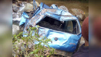 चंबा जिले में खाई में कार गिरने से तीन लोगों की मौत