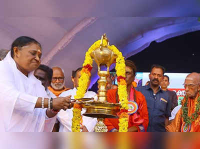 ശബരിമലയുമായി ബന്ധപ്പെട്ട വിവാദം ദൗര്‍ഭാഗ്യകരമെന്ന് അമൃതാനന്ദമയി