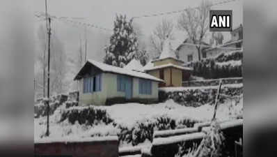कश्मीर, उत्तराखंड और हिमाचल प्रदेश में भारी बर्फबारी, देखें खूबसूरत नजारा
