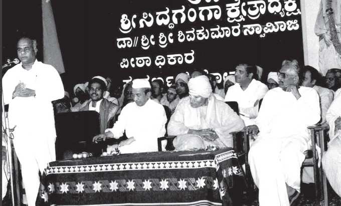 ಮುಖ್ಯಮಂತ್ರಿ ಬಿ.ಡಿ. ಜತ್ತಿ ಅವರೊಂದಿಗೆ 1958