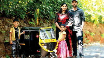 Mini auto rickshaw: పిల్లల కోసం ‘మినీ ఆటో’.. వ్యర్థాలతో ఓ తండ్రి చేసిన అద్భుతం ఇది! 