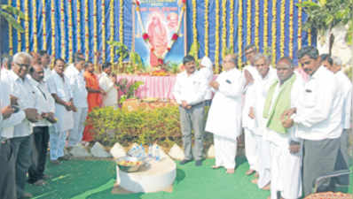 ಸಮಾಜದ ಉನ್ನತಿಗೆ ಶ್ರೀಗಳು ಕಾರಣಿಭೂತರು