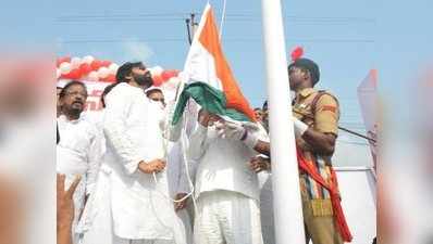 Janasena: గణతంత్ర వేడుకల్లో పవన్.. భారీ జెండా రెపరెపలు