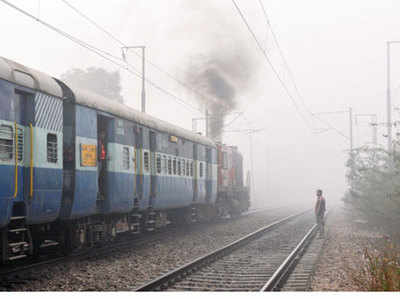 शीत लहर की चपेट में पूरा उत्तर भारत, कोहरे से कई ट्रेनें लेट