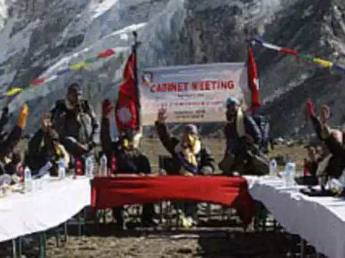 ​नेपाल की एवरेस्ट पर्वत पर मीटिंग
