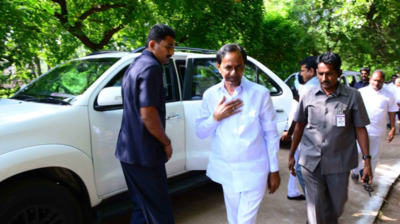 KCR Visakha Visit: శారదా పీఠం నుంచి ఆహ్వానం.. మరోసారి విశాఖకు కేసీఆర్!