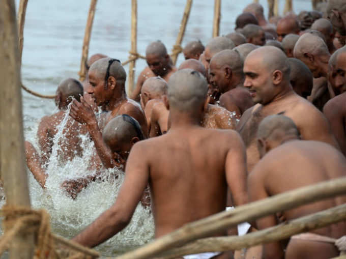  ಸನ್ಯಾಸಿಗಳ ಸ್ನಾನ