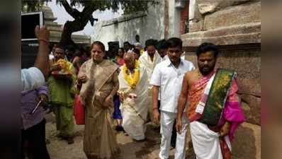 అలంపూర్ జోగులాంబ ఆలయంలో అమిత్ షా సతీమణి ప్రత్యేక పూజలు