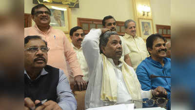 कर्नाटक संकट: बैठक से गैरहाजिर 4 विधायकों को फिर नोटिस जारी करेगी कांग्रेस