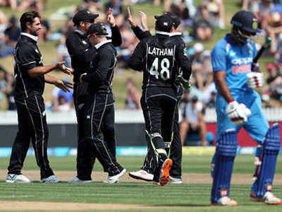 india vs new zealand: विराटच्या अनुपस्थितीत टीम इंडियाची लोळण