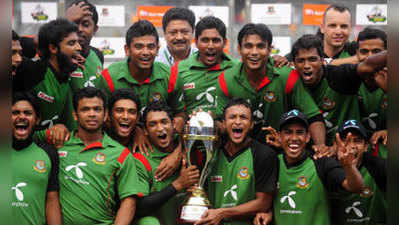 बांग्लादेशी क्रिकेट टीम पर इनामों की बारिश
