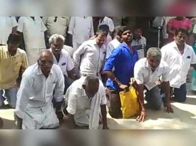 கோவில் திருவிழா விவகாரம் : முட்டி போட்டு ஆட்சியரிடம் மனு கொடுத்த மக்கள்