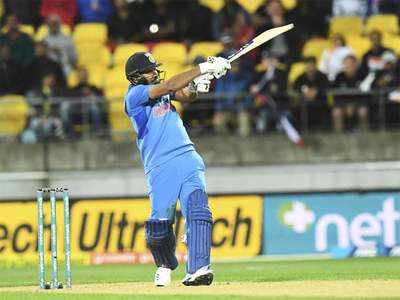 India vs New Zealand: रोहित शर्मा ने T20 I में पूरा किया सिक्स का सैकड़ा