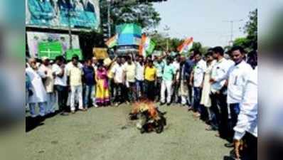 ಬಿಎಸ್‌ವೈ ಪ್ರತಿಕೃತಿ ದಹಿಸಿ ಕಾಂಗ್ರೆಸ್‌ ಪ್ರತಿಭಟನೆ