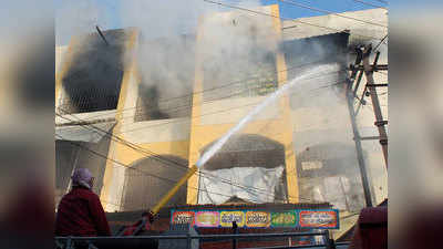 प्रयागराज: शॉपिंग कॉम्प्लेक्स में भीषण आग, दर्जन भर दुकानें जलीं