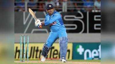 महेंद्र सिंह धोनी बने 300 टी20 मैच खेलने वाले पहले भारतीय खिलाड़ी