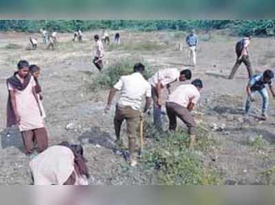 ದೇವಾಲಯ ಸುತ್ತ ಸ್ವಚ್ಛತೆ ಕಾರ್ಯ