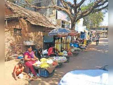 ಮಳಿಗೆ ಹಂಚಿಕೆ ನನೆಗುದಿಗೆ ವ್ಯಾಪಾರಸ್ಥರ ಬದುಕು ಬೀದಿಗೆ