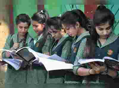 CBSE 10th 12th Exam 2019: சிபிஎஸ்இ  12 ஆம் வகுப்பு பொதுத் தேர்வு நாளை தொடக்கம்!