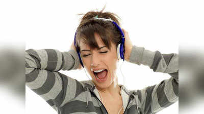 फोन पर तेज आवाज में गाने सुनने की आदत है खतरनाक, 4 मिनट से ज्यादा न लगाएं हेडफोन
