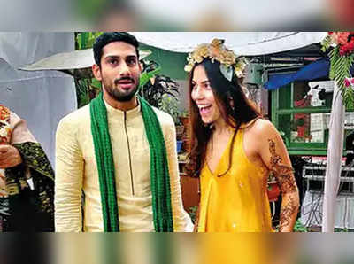 prateik babbar: प्रतिक बब्बरचा पत्नीसोबत टॉपलेस फोटोशूट