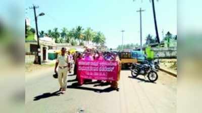 ಕನಿಷ್ಟ ವೇತನಕ್ಕೆ ಆಗ್ರಹಿಸಿ ಬಿಸಿಯೂಟ ಕಾರ್ಯಕರ್ತರ ಪ್ರತಿಭಟನೆ